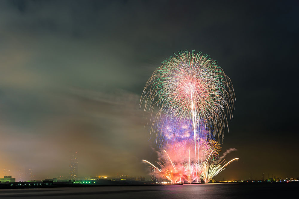 Makuhari Beach Fireworks Festival